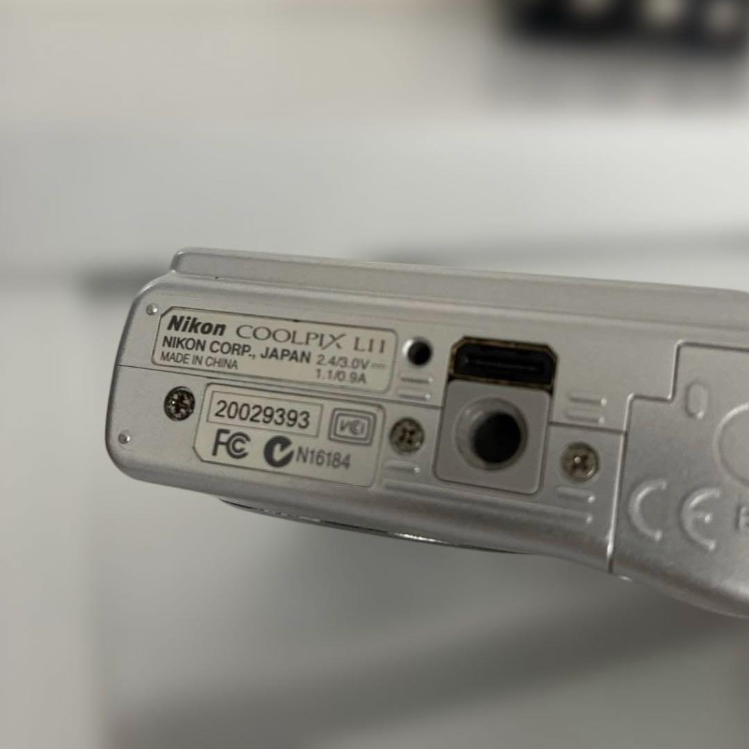 Nikon シルバー コンパクトデジタルカメラ