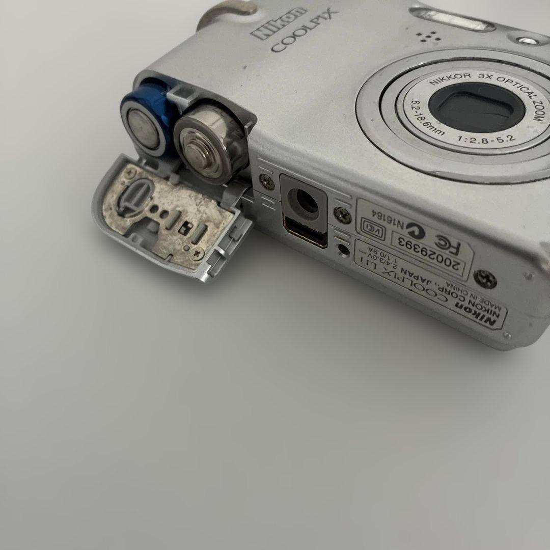 Nikon シルバー コンパクトデジタルカメラ
