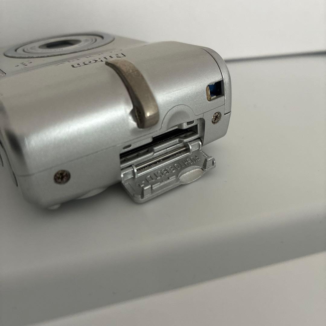 Nikon シルバー コンパクトデジタルカメラ