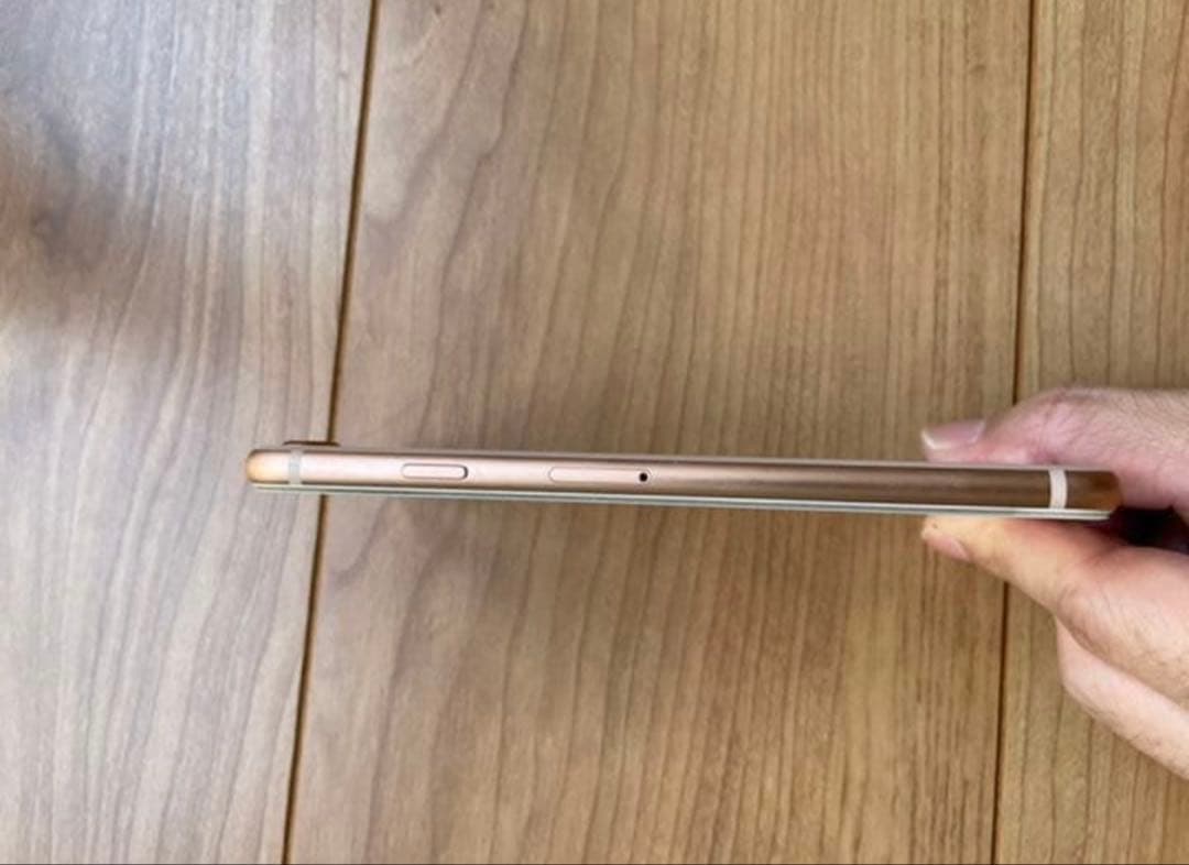 iPhone 8 Gold 64GB SIMフリー