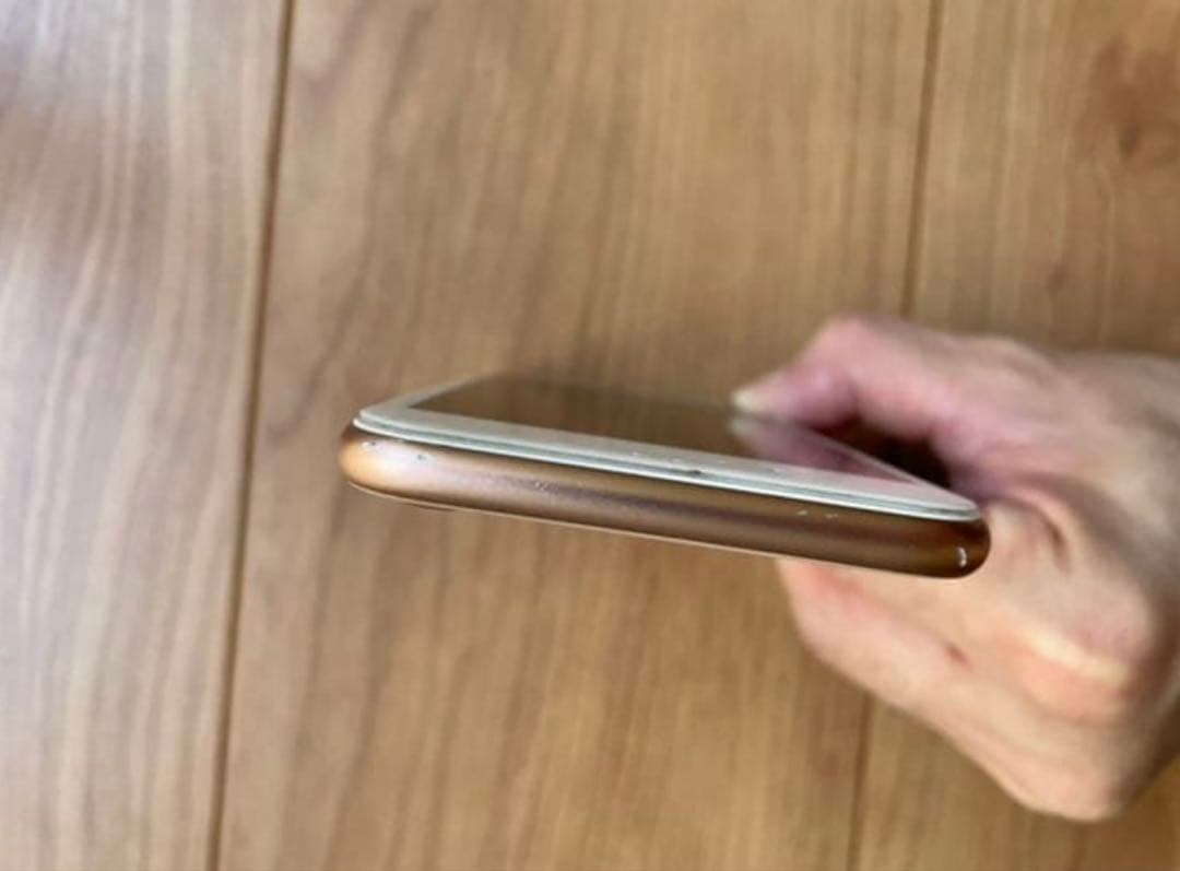 iPhone 8 Gold 64GB SIMフリー