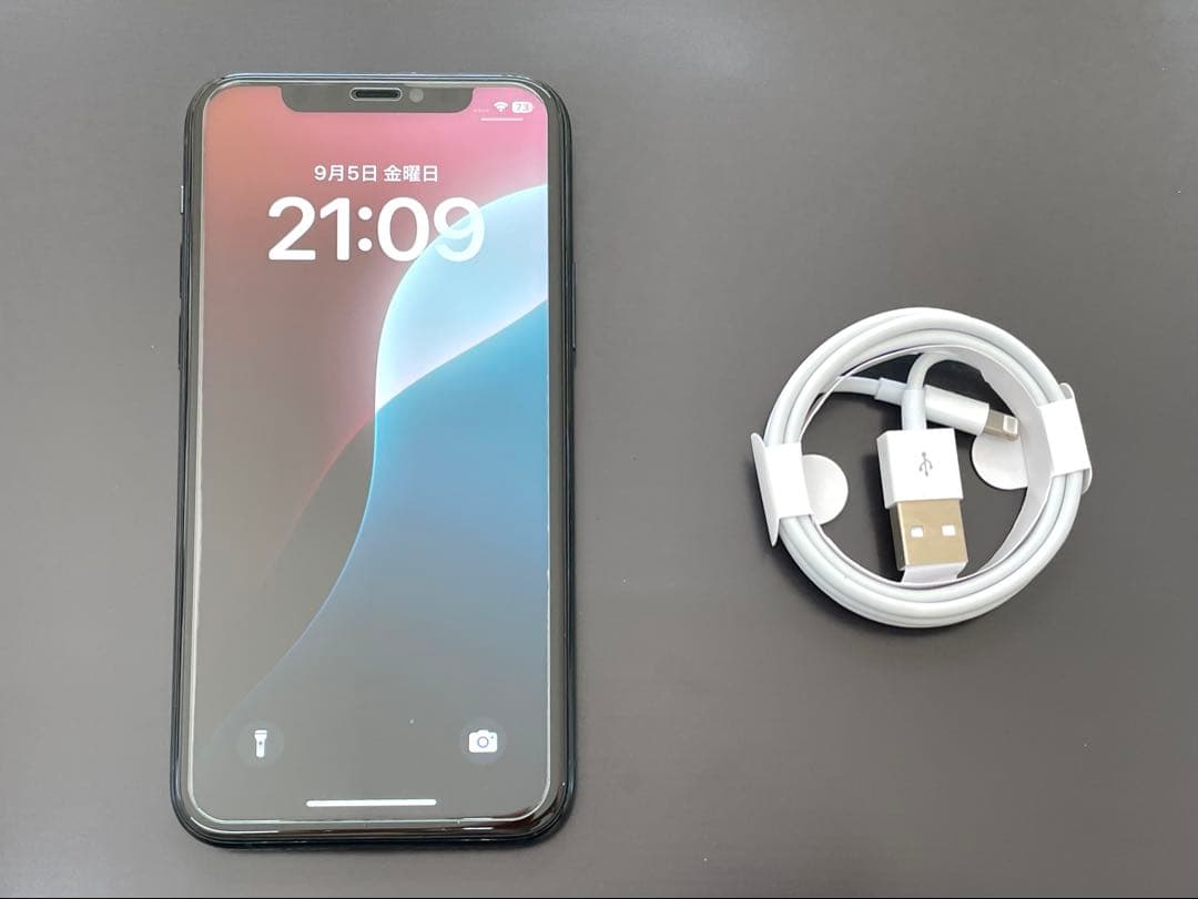 ほぼ新品‼️ iPhone11Pro SIMフリー256GBバッテリー新品+ガラス