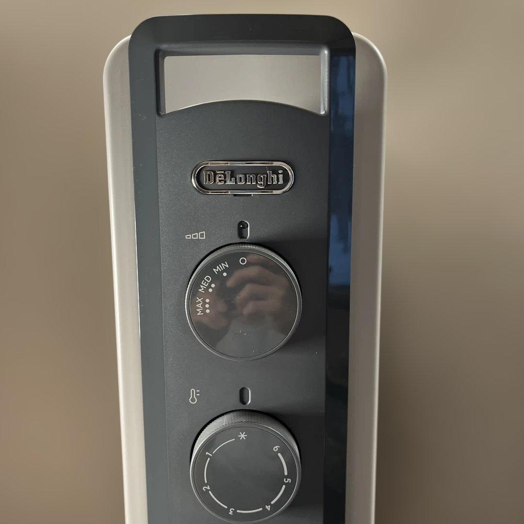 デロンギ ヴェルティカルド オイルヒーター RHJ21F0812-GY