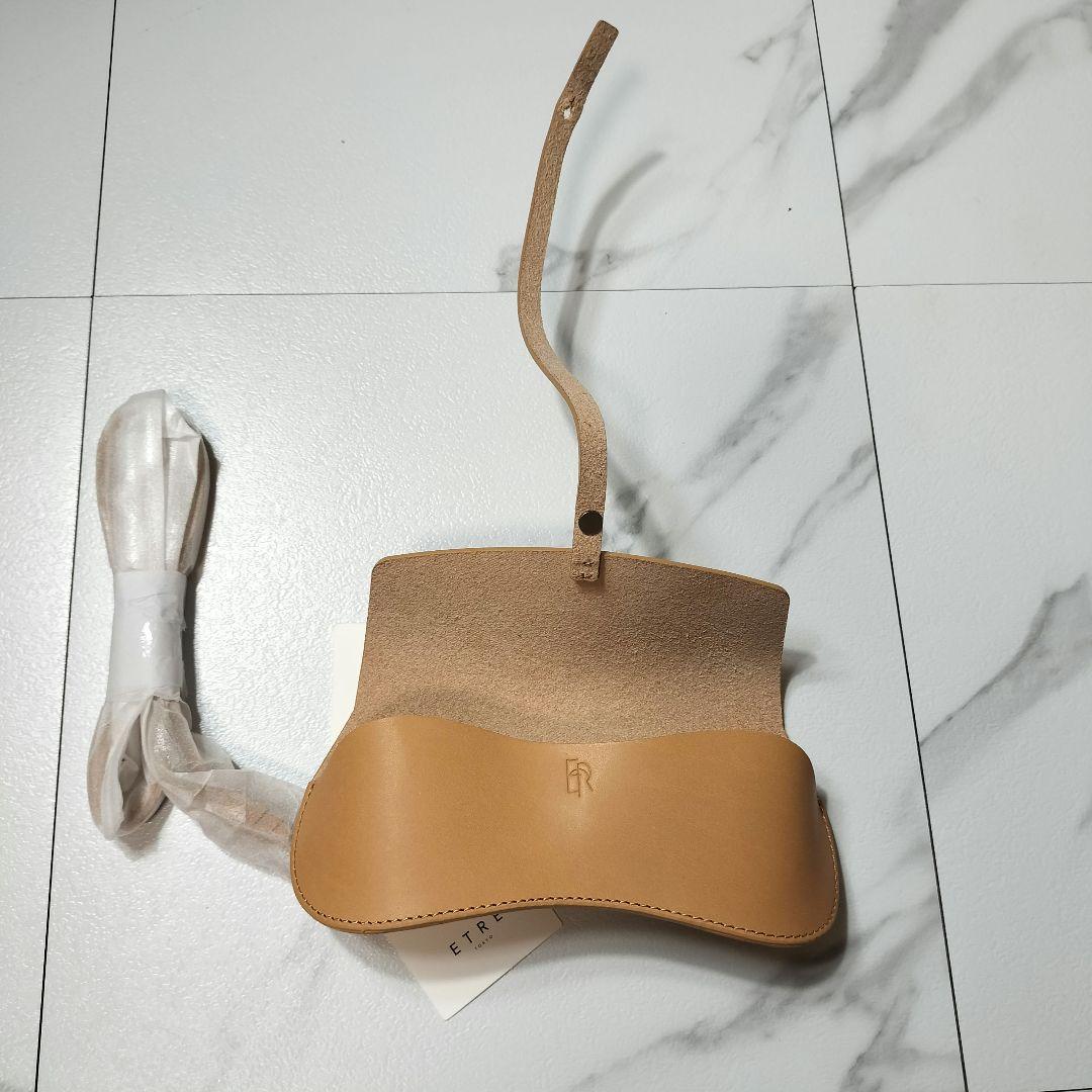 ETRE TOKYO タンドレザーサングラスケース ベージュ