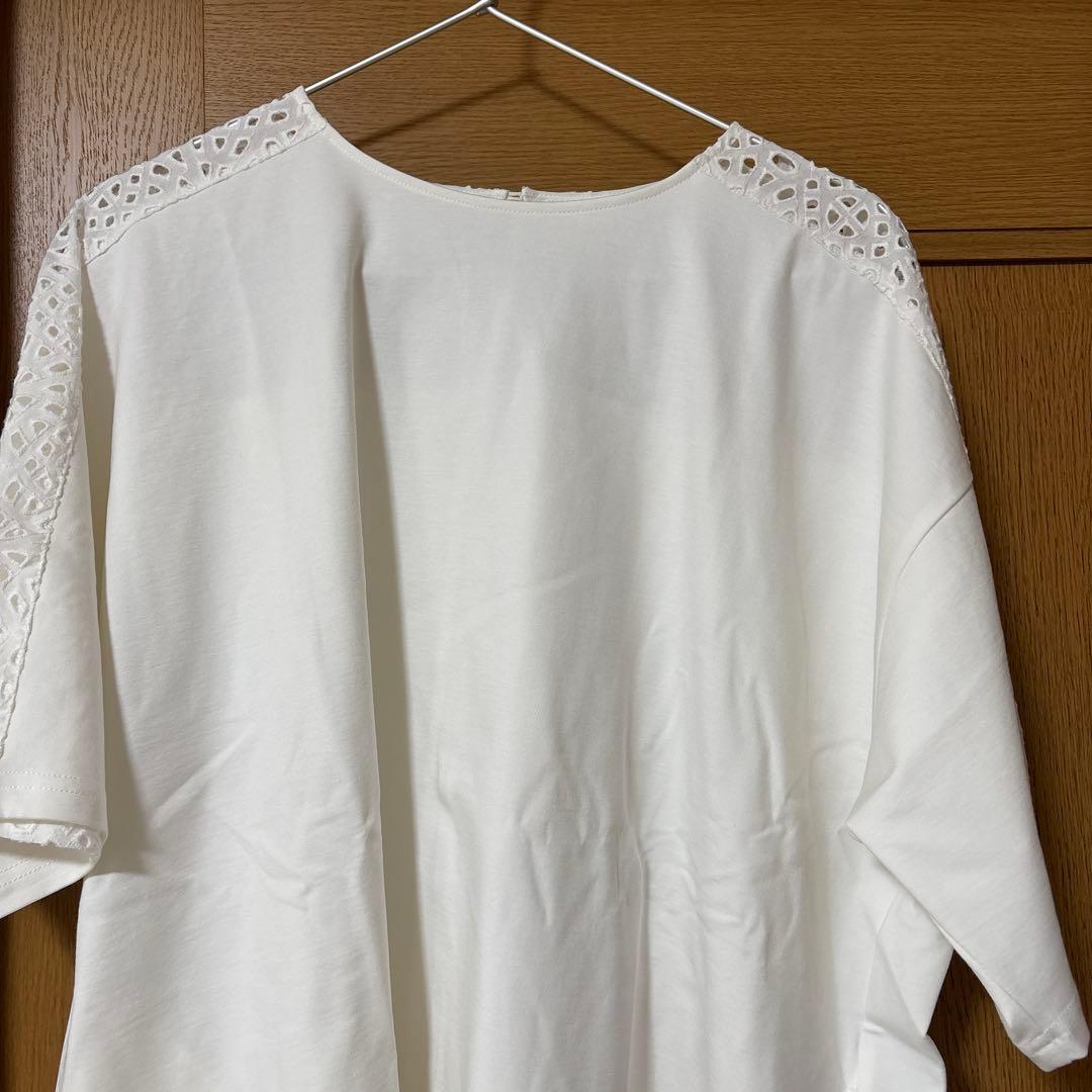 カットレース使いの長め丈カットソー