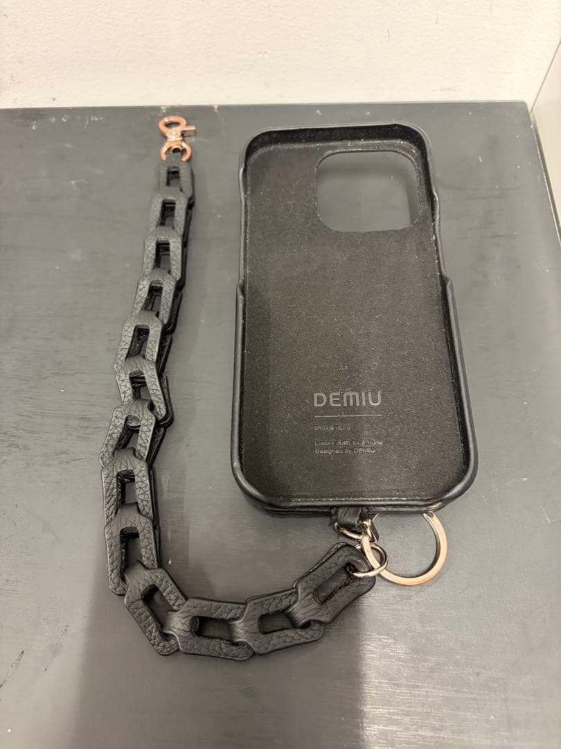 DEMIU BALLON CINQ iPhone16Pro ストラップ付