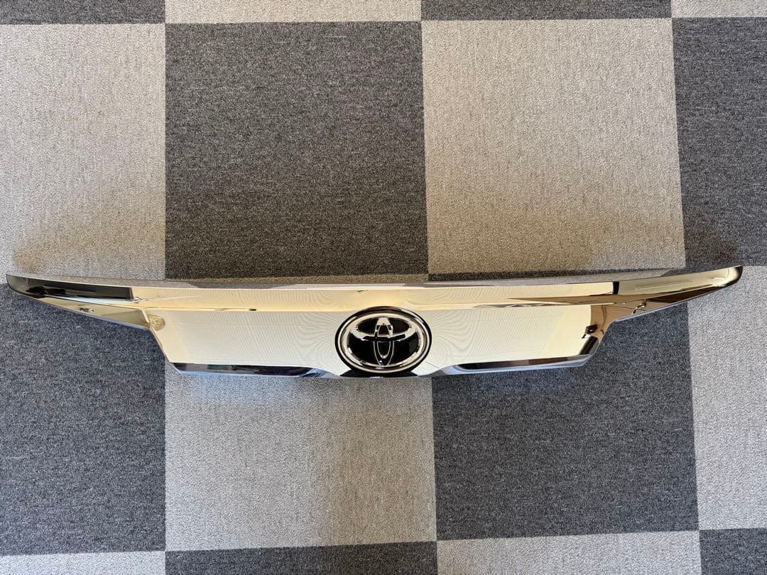 アルファード30系後期 純正リアガーニッシュ エンブレム付き