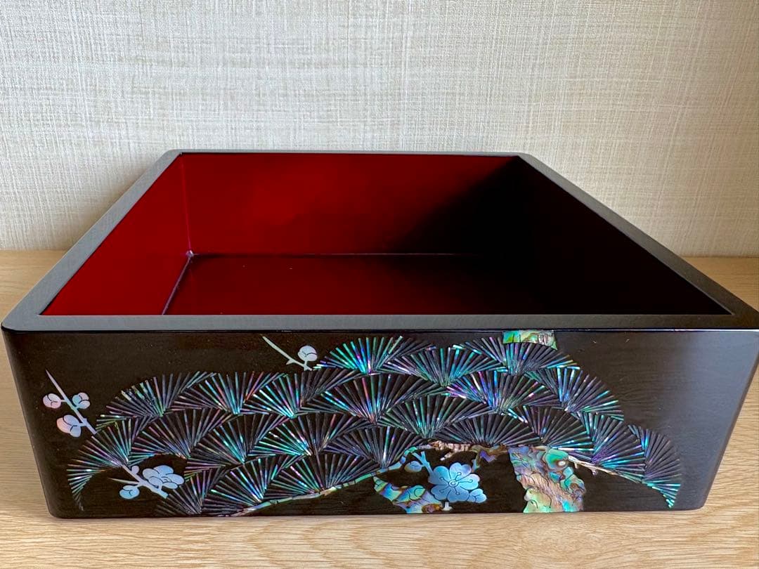 《未使用新品》螺鈿　漆器　三段お重　松竹梅に鶴