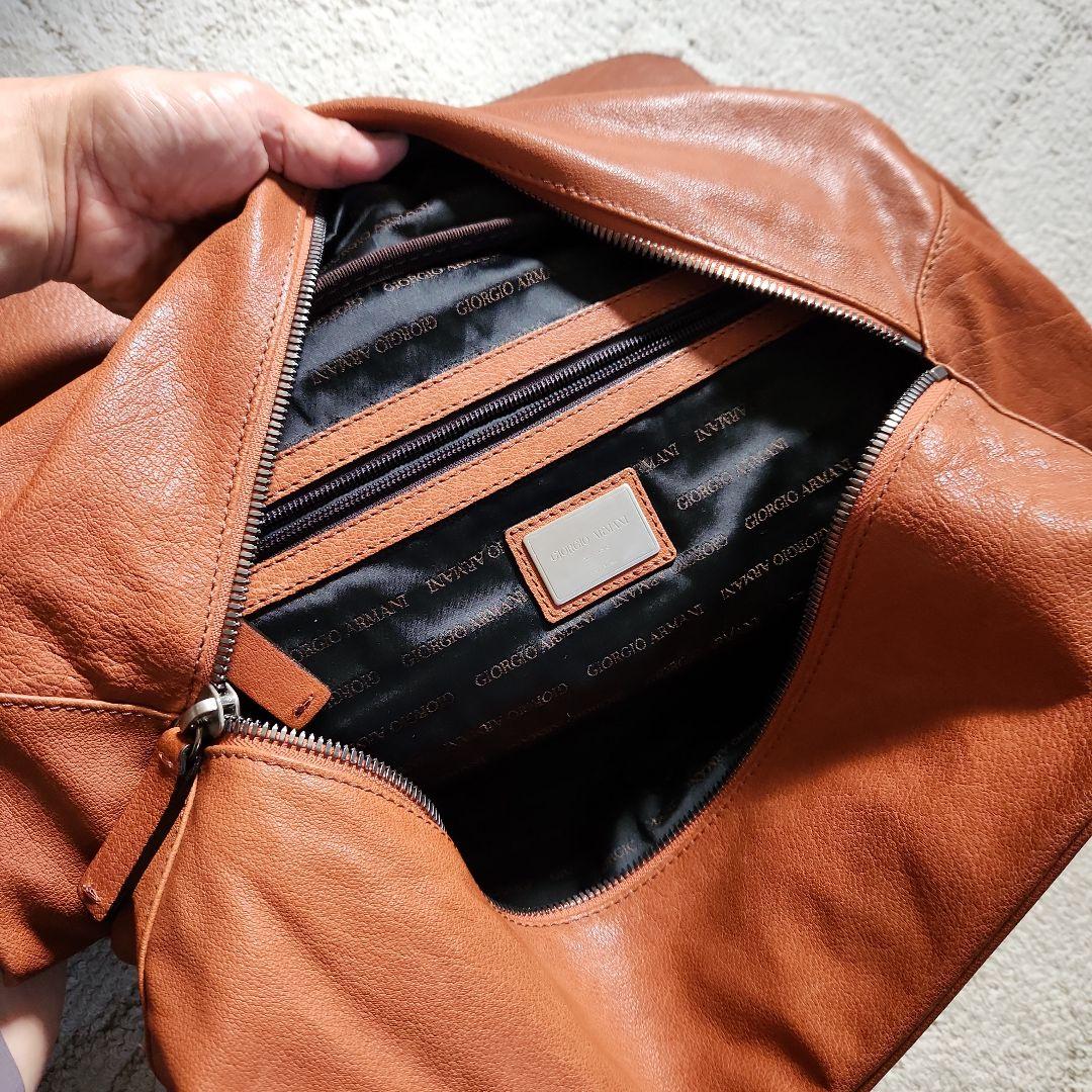 ジョルジオ・アルマーニバック、ボストンバック