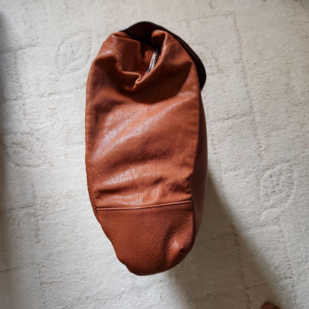 ジョルジオ・アルマーニバック、ボストンバック