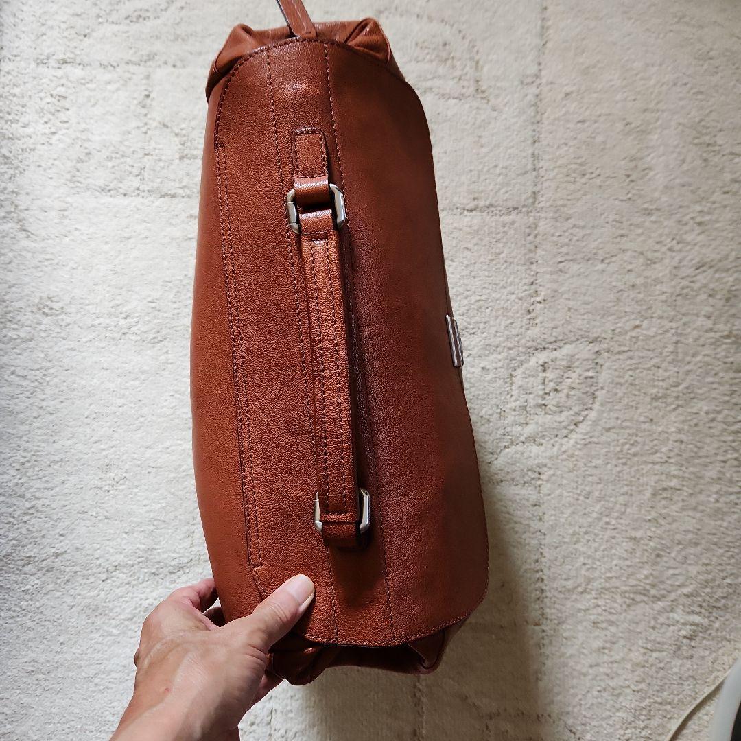 ジョルジオ・アルマーニバック、ボストンバック