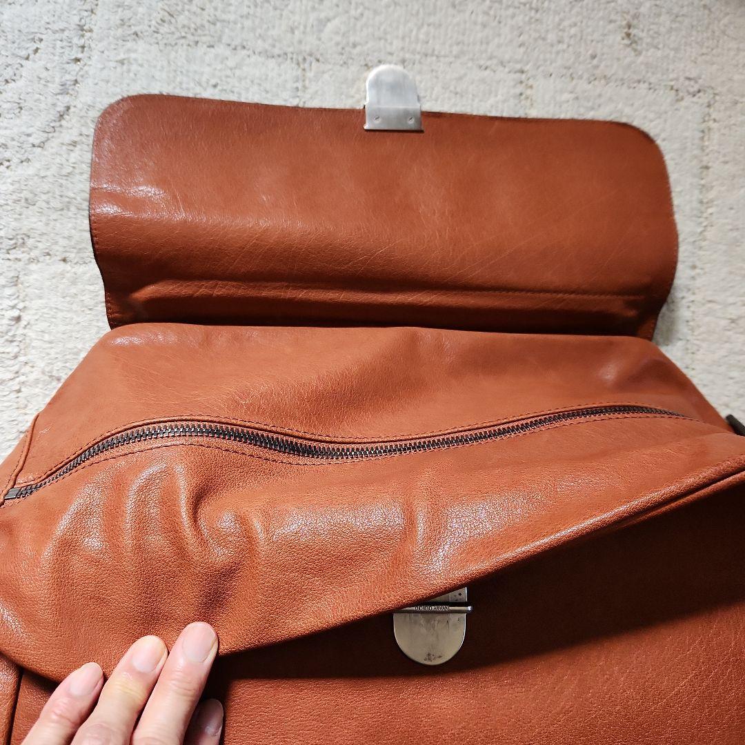 ジョルジオ・アルマーニバック、ボストンバック