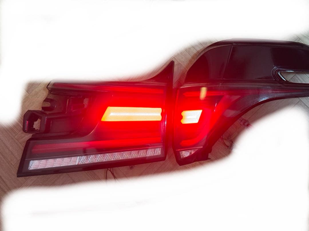 ３０系前期用ヴェルファイア　クリスタルアイ　テールランプ