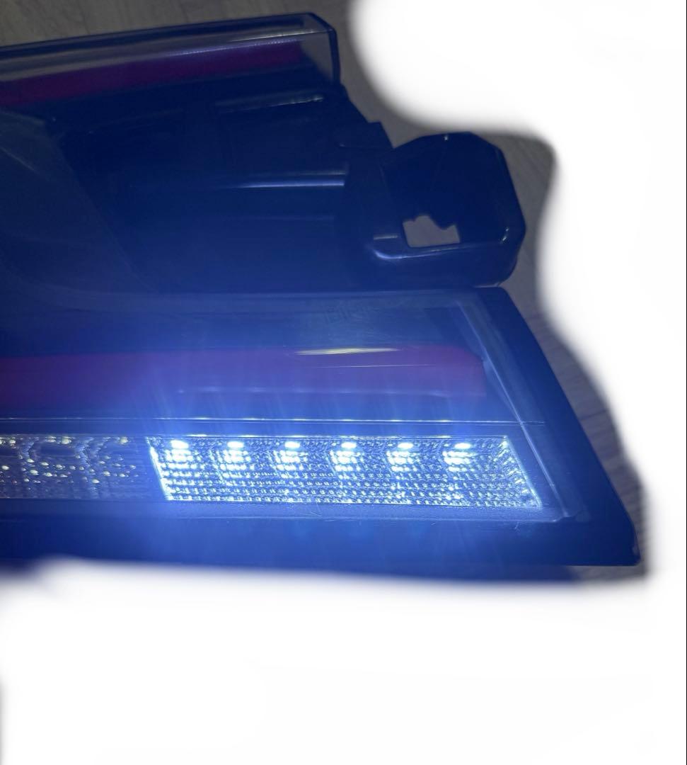 ３０系前期用ヴェルファイア　クリスタルアイ　テールランプ