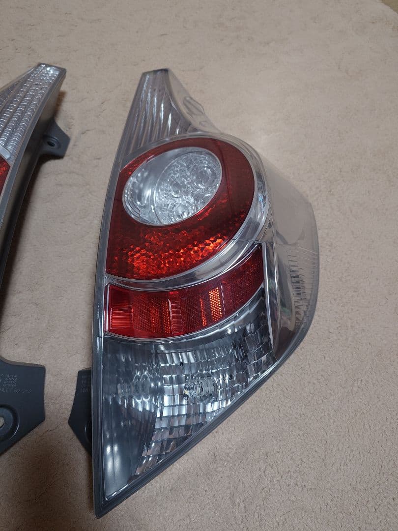 【こまち】アクア テールランプ【右側】