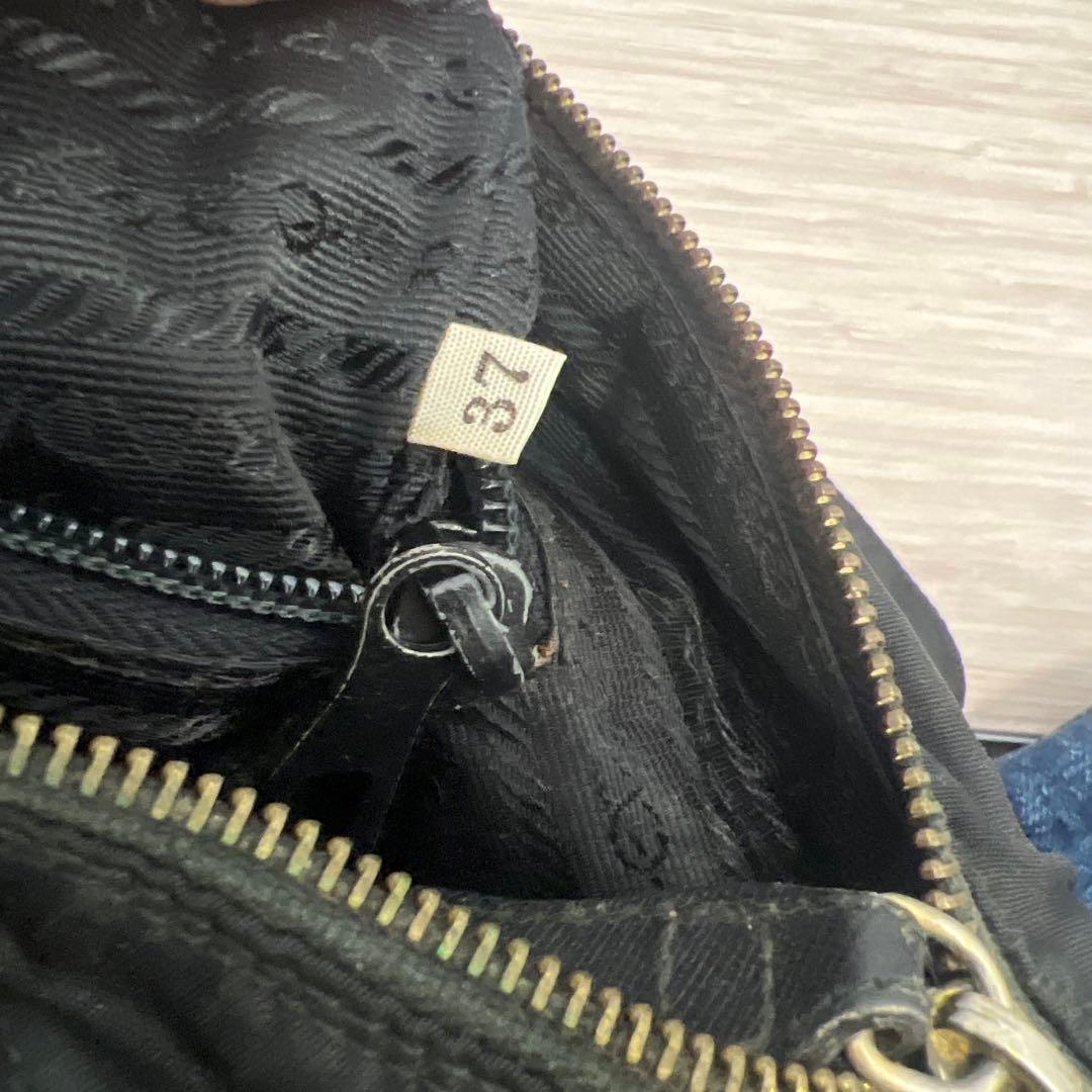 PRADA キルティング　ブラック