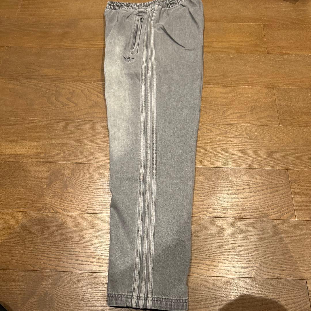 新品 アディダス adidas メンズ・デニムトラックパンツ L グレー