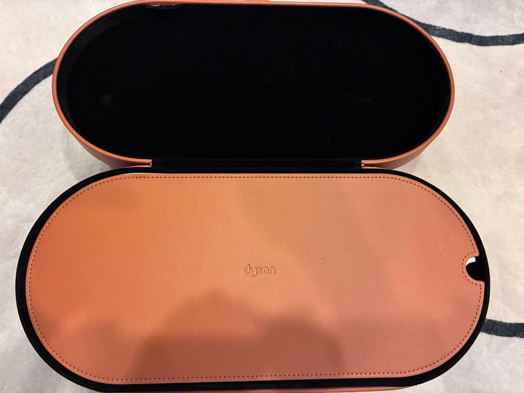 Dyson Airwrap 専用ケース付き
