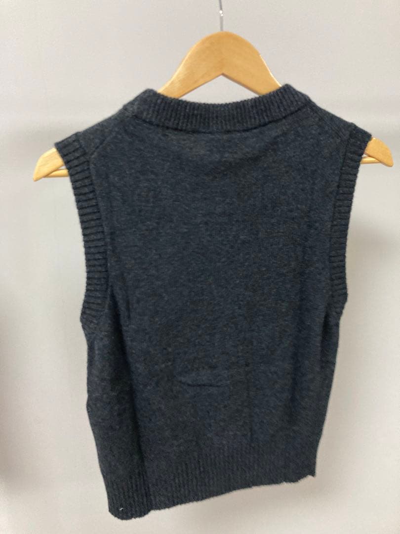 GANNI ダークグレー ニットベスト 花柄刺繍