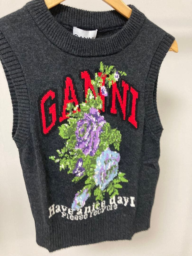 GANNI ダークグレー ニットベスト 花柄刺繍