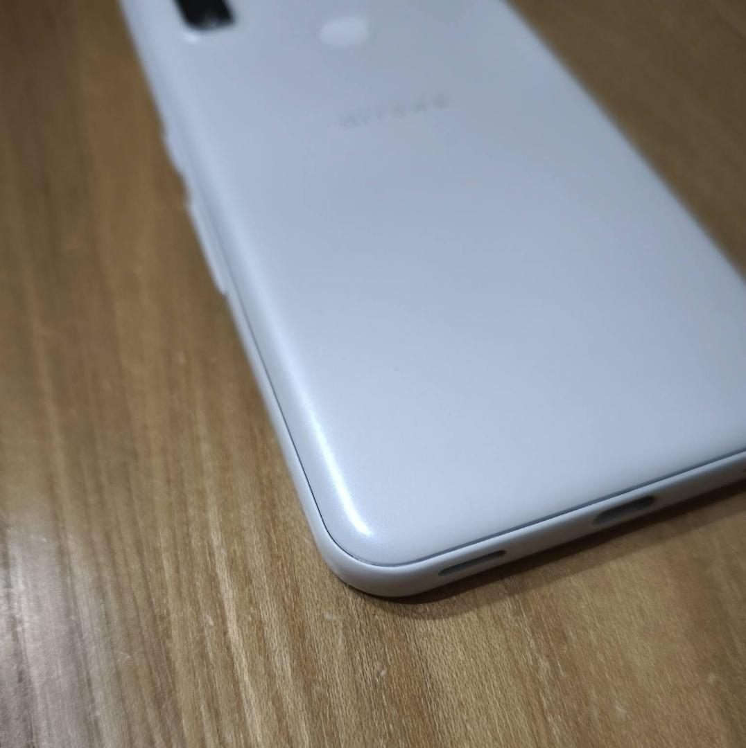 【美品】arrows We FCG01 64GB ホワイト