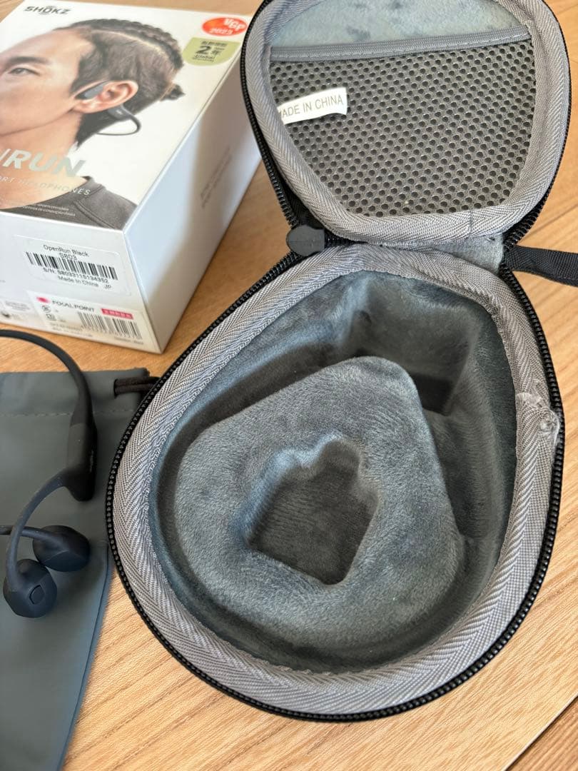 【Shokz】骨伝導イヤホンOPENRUN 収納ケース付き