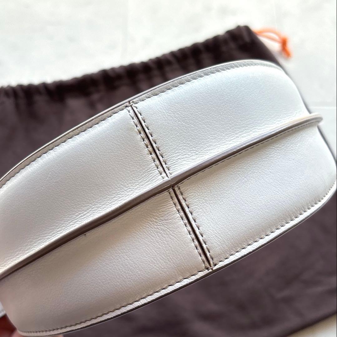 トッズ TOD'S タイムレス ハーフ ムーン ホーボー バック 白 ホワイト