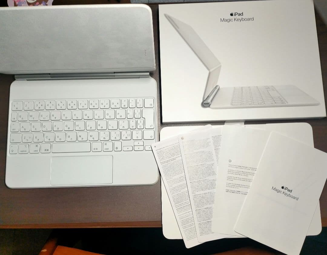 美品》iPad Magic Keyboard 白(iPad Pro 11インチ)