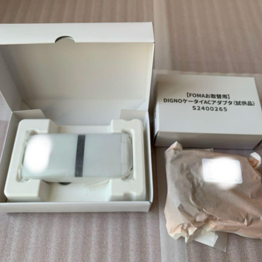 docomo DIGNO KY-42C 本体 ＋ ACアダプタ(試供品)付