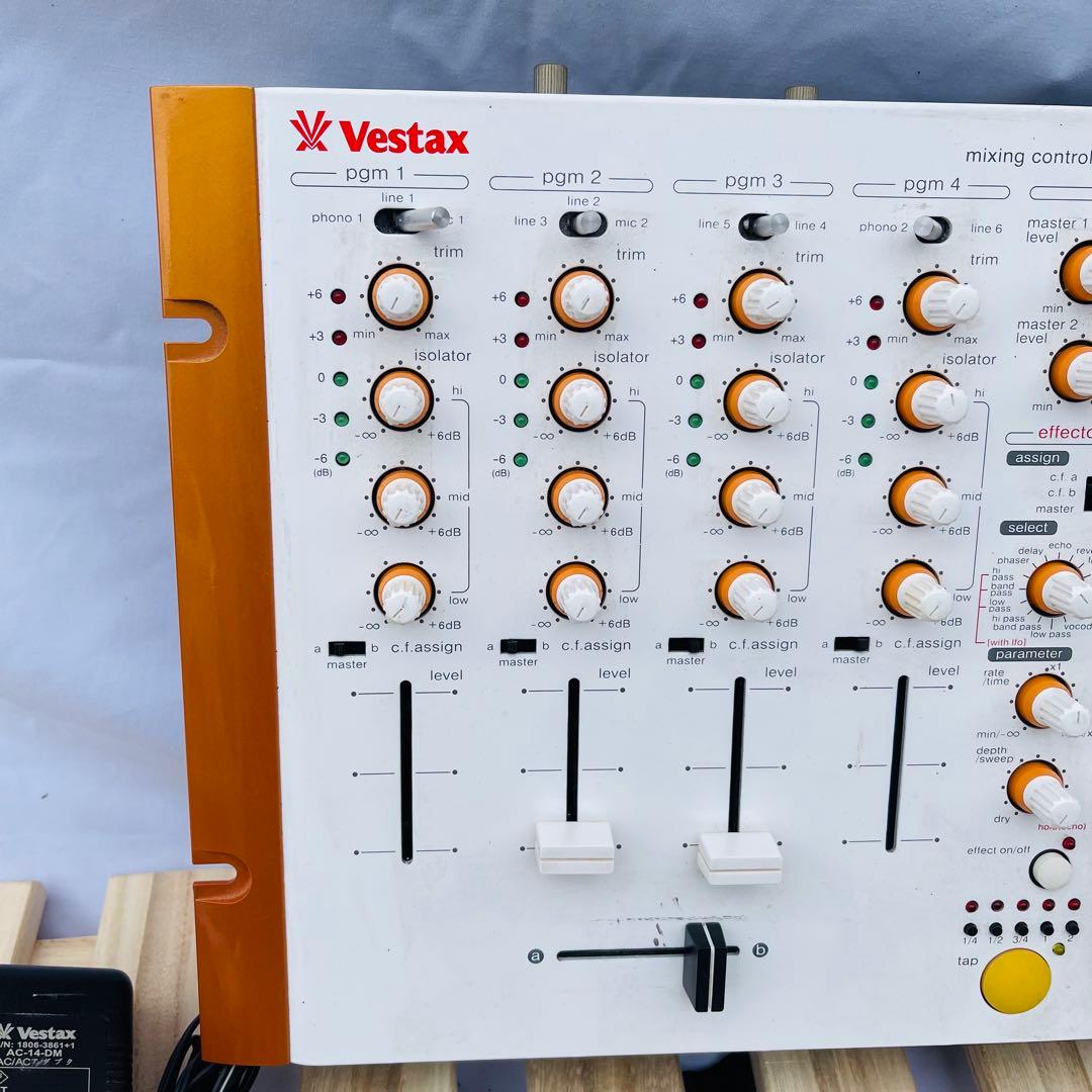Vestax VMC-004 FX DJミキサー105