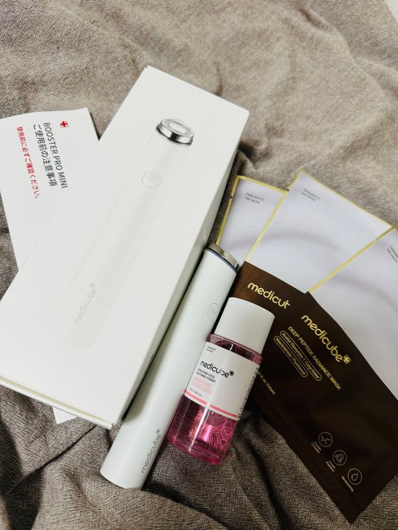 medicube 美顔器 ブースタープロミニ ホワイト メディキューブ
