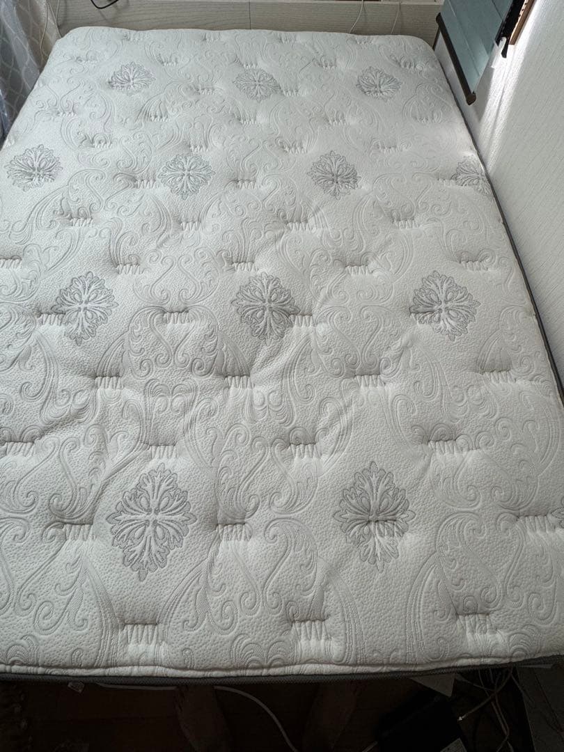 美品 ダブル　Sealy シーリー　 クラウンジュエル　 エメラルドⅣ