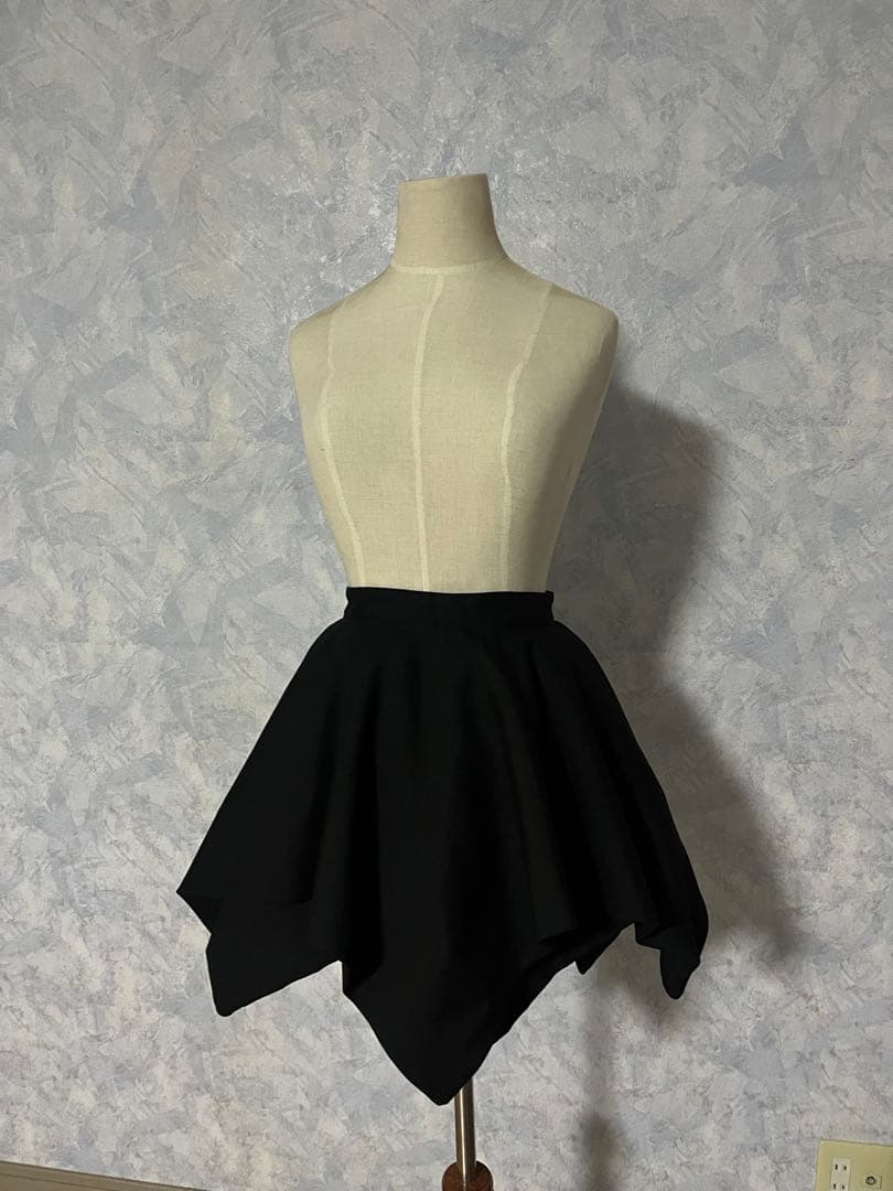 alice auaa アシンメトリー ブラック フレアスカート