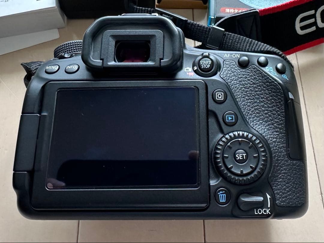 Canon EOS 80D レンズキット　18-135 一眼レフカメラ