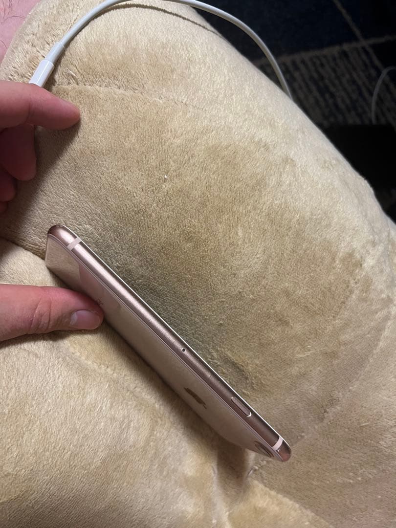 iPhone 8 ゴールド ひび割れあり