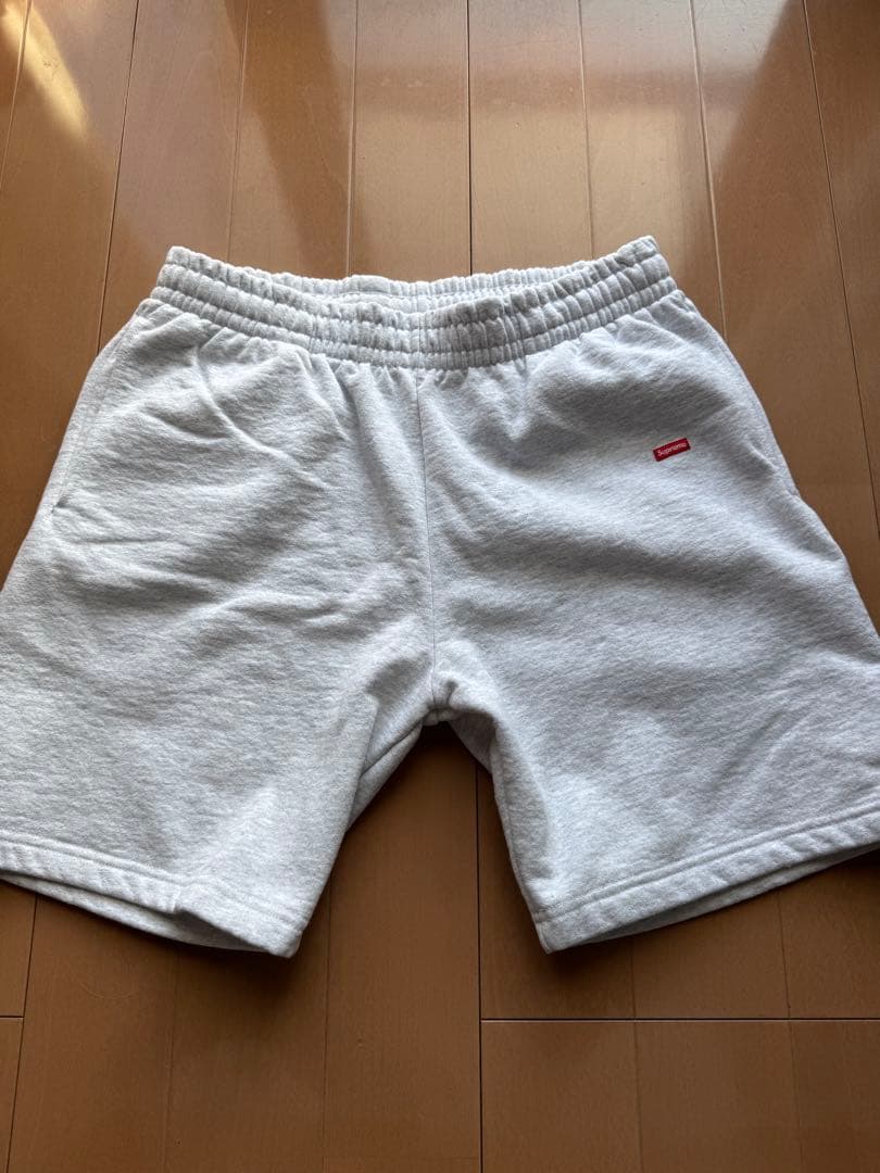 Supreme グレー ショートパンツ