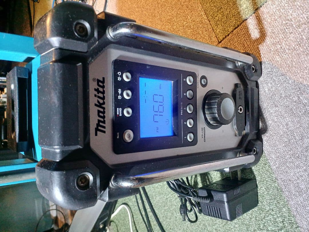 Makita 移動BATTERYラジオ