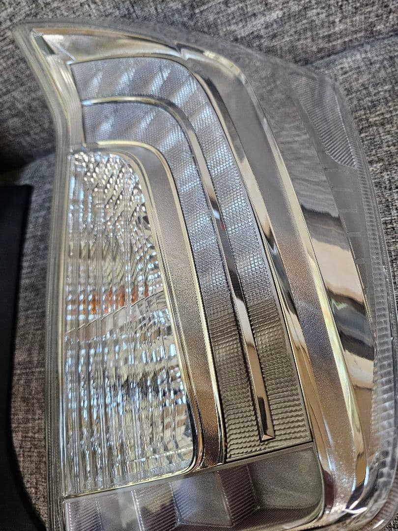 1ヶ月保証　磨き　コーティング済み 30プリウス後期　純正加工 クリアテール