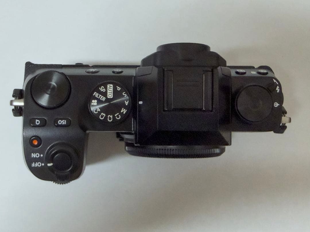 FUJIFILM X-S10 (バッテリー3個、ストラップ、SDカードあり)