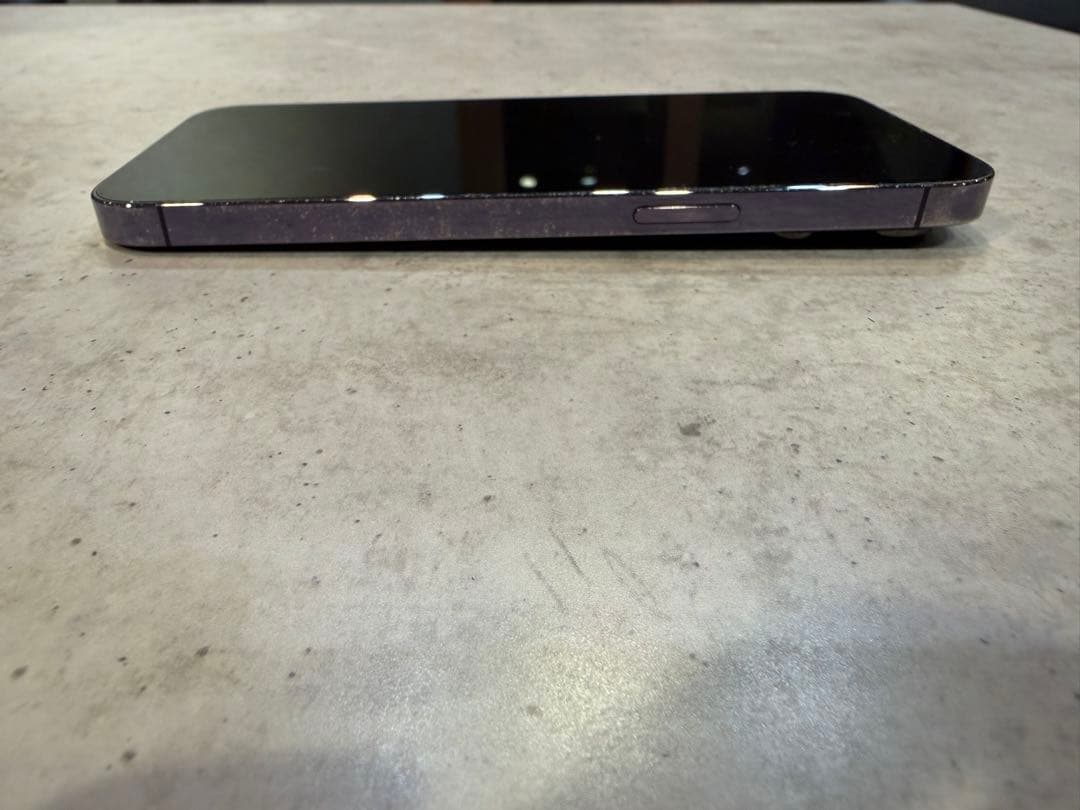 スマートフォン本体 スリムデザイン