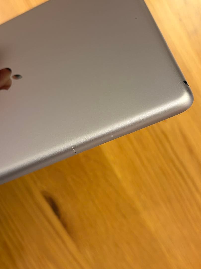 【美品】iPad (第5世代) Wi-Fiモデル128GB スペースグレイ 本体