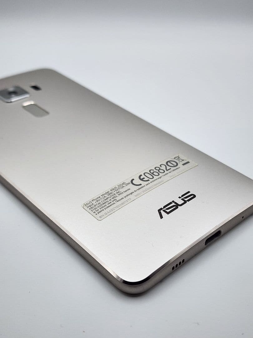 Zenfone 3 Deluxe 256GB | 6GB この価額 マジで安い