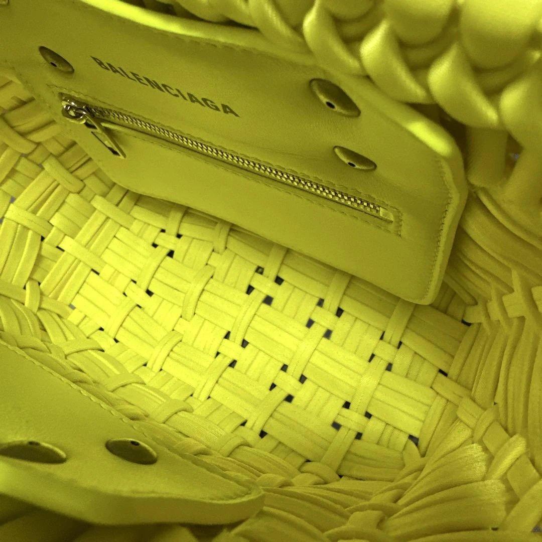 バレンシアガ　ビストロ　イエロー