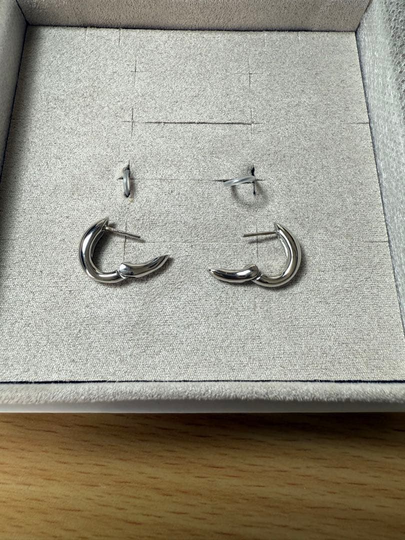 ete シルバーチャンキーハグピアス