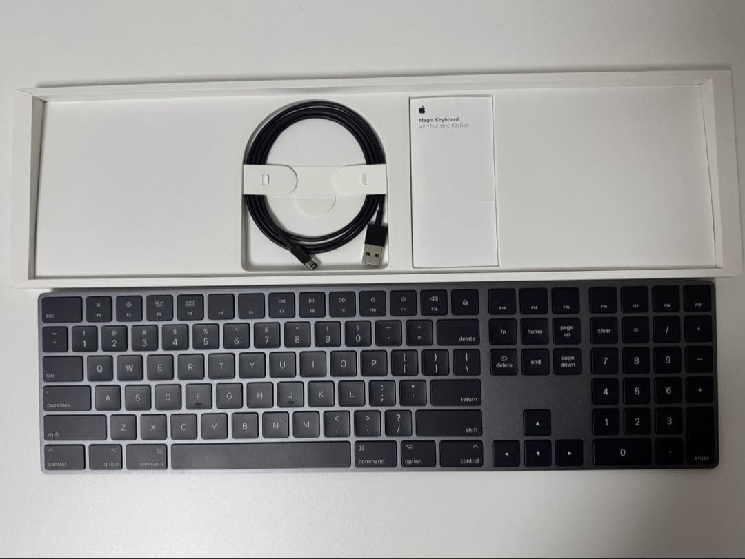 Apple純正 Magic keyboard テンキー付き ブラック
