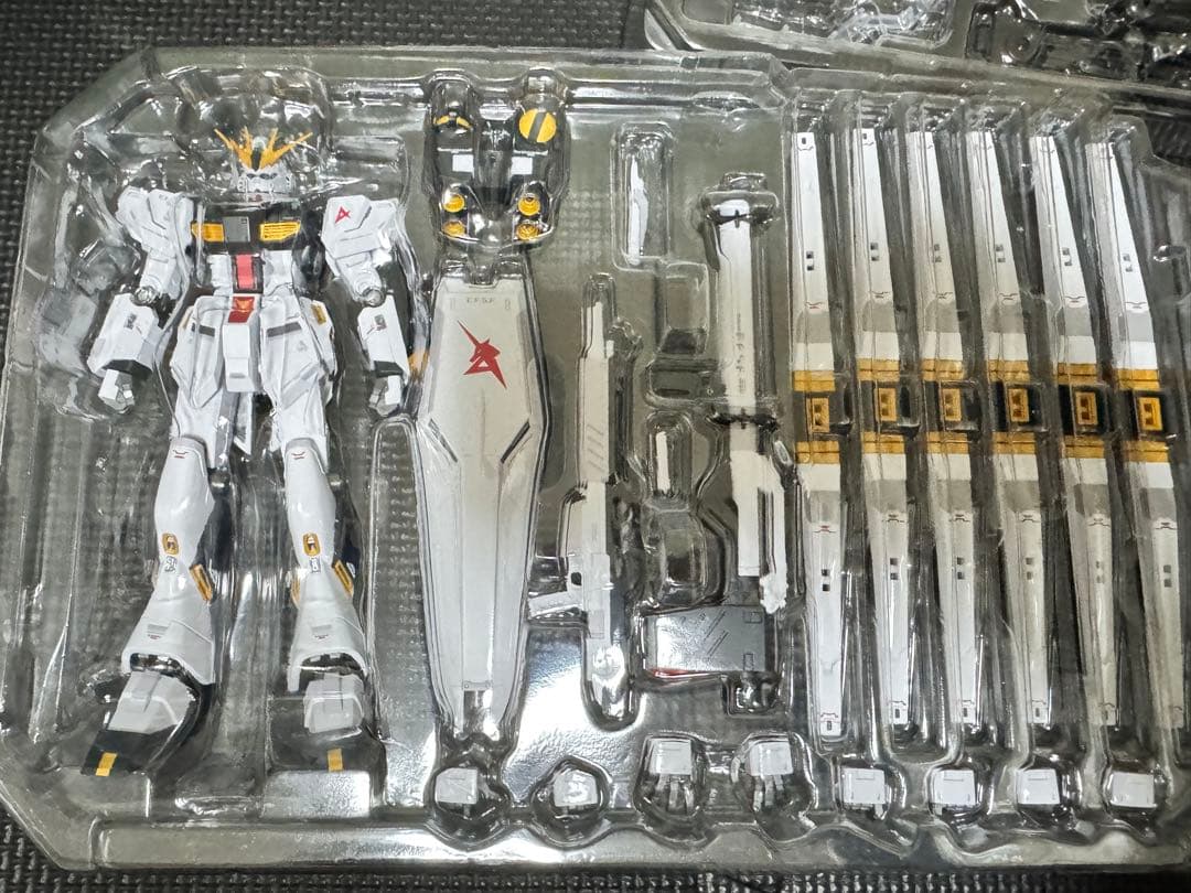 L ROBOT魂 ＜SIDE MS＞ νガンダム