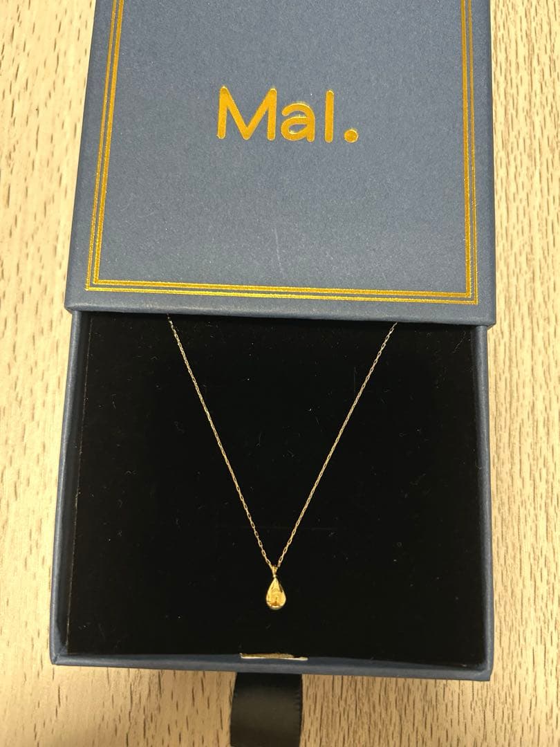 もも　お値下げ　新品未使用　k18 Mal. 雫型ネックレス
