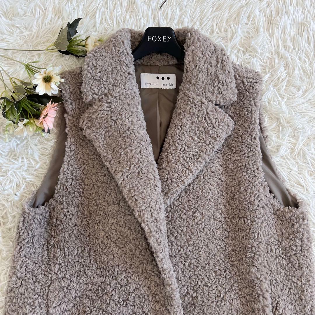 three dots スリードッツ プードル ボア テーラード ベスト ベージュ