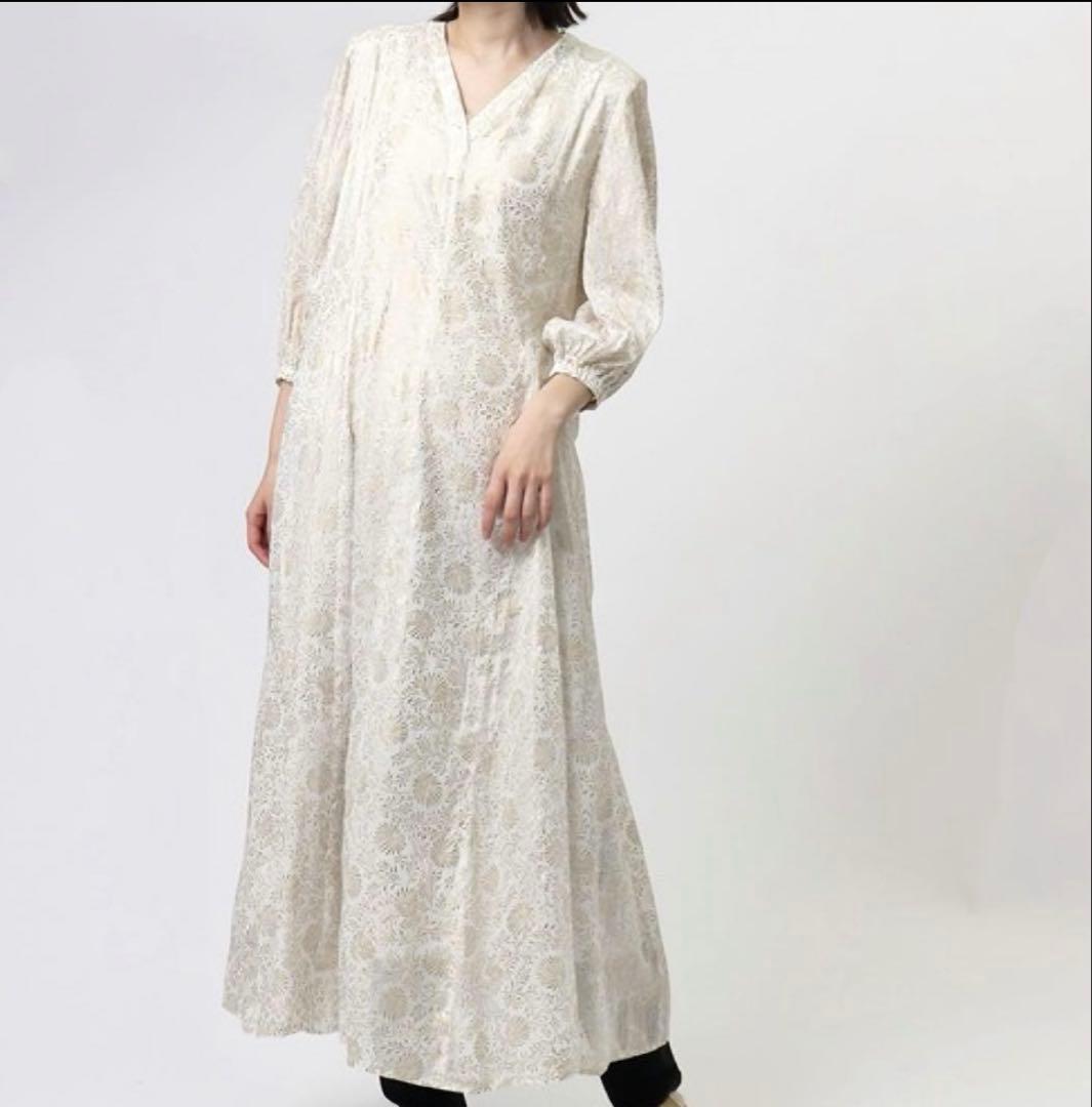 ヌキテパ ゴールドフラワープリントパネルドレス 箔プリント ロングワンピース M