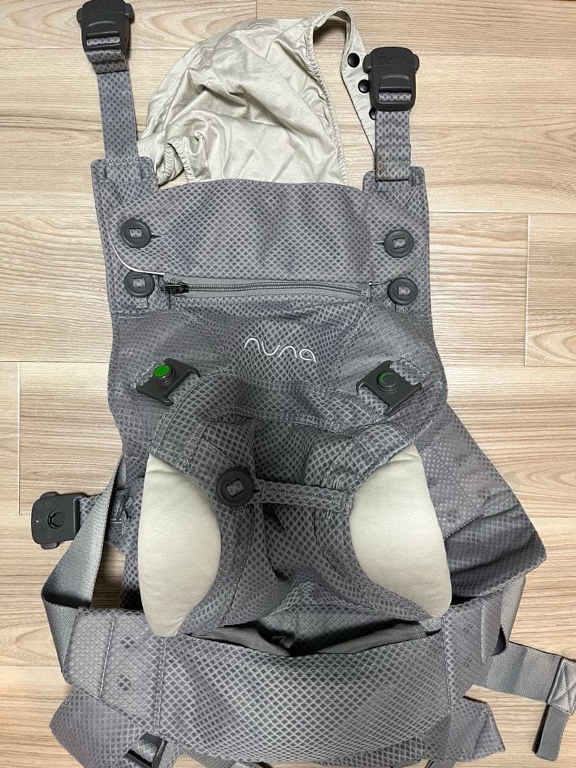 nuna 抱っこひも グレー メッシュ